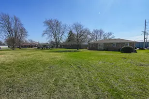 155 E Baker St, Manteno, IL 60950 - Photo 33