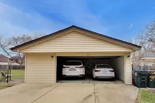 8512 W Crain St, Niles, IL 60714 - Photo 5