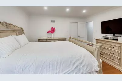 8512 W Crain Street, Niles, IL 60714 - Photo 15