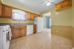 10125 S Komensky Ave, Oak Lawn, IL 60453 - Photo 7