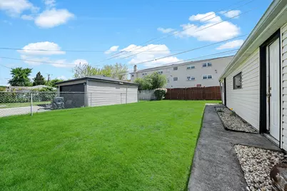10125 S Komensky Avenue, Oak Lawn, IL 60453 - Photo 29