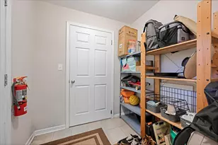 1714 W School St, Chicago, IL 60657 - Photo 15