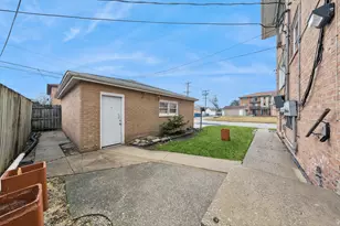 372 Yates Ave, Calumet City, IL 60409 - Photo 15