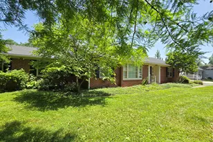 4 Lilac Ln, Centralia, IL 62801 - Photo 3