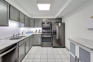 717 Killarney Ct, Schaumburg, IL 60193 - Photo 5