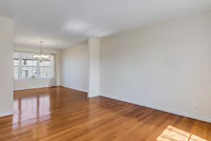 1800 Diamond Creek Ln, Aurora, IL 60503 - Photo 3