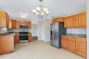 1800 Diamond Creek Ln, Aurora, IL 60503 - Photo 9