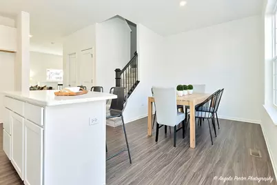 402 Neubauer Circle, Lindenhurst, IL 60046 - Photo 11