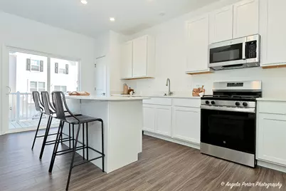 402 Neubauer Circle, Lindenhurst, IL 60046 - Photo 9