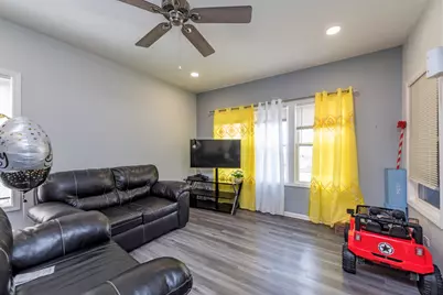 705 Massena Avenue, Waukegan, IL 60085 - Photo 3