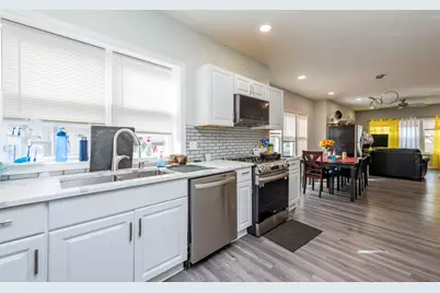 705 Massena Avenue, Waukegan, IL 60085 - Photo 11