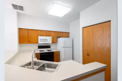 2877 Stonewater Drive #2877, Naperville, IL 60564 - Photo 3