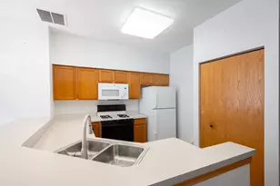 2877 Stonewater Dr, Naperville, IL 60564 - Photo 3