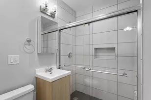 1627 W Chase Ave, Chicago, IL 60626 - Photo 11