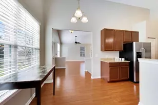 985 Oak Ridge Blvd, Elgin, IL 60120 - Photo 9