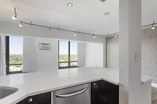 6166 N Sheridan Rd, Chicago, IL 60660 - Photo 3