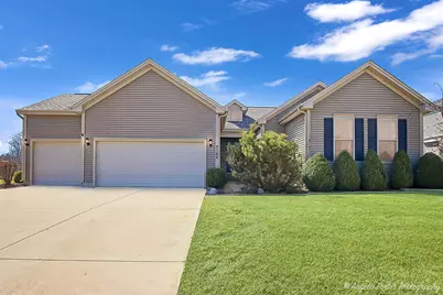 2165 Walnut Glen Boulevard, Island Lake, IL 60042 - Photo 3