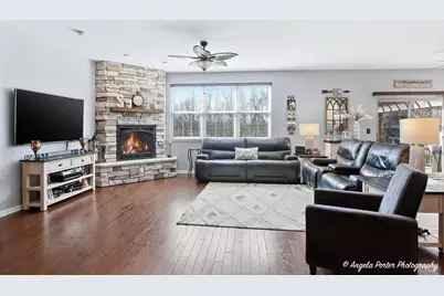 2165 Walnut Glen Boulevard, Island Lake, IL 60042 - Photo 5