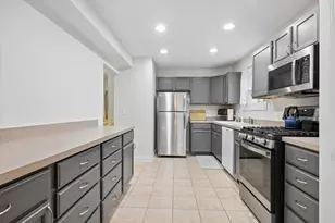 524 Monroe Rd, Bolingbrook, IL 60440 - Photo 7