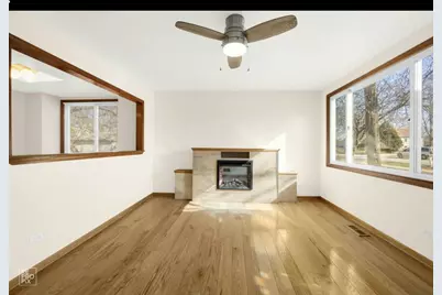 105 E Red Oak Avenue, Bensenville, IL 60106 - Photo 3