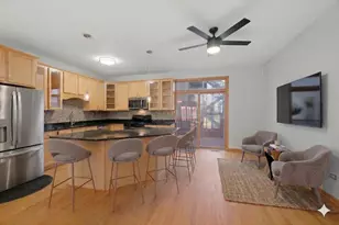 424 E Oakwood Blvd, Chicago, IL 60653 - Photo 9