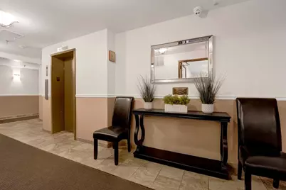 725 W Huntington Commons Road #416, Mount Prospect, IL 60056 - Photo 3