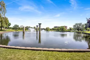 725 W Huntington Commons Rd, Mount Prospect, IL 60056 - Photo 19