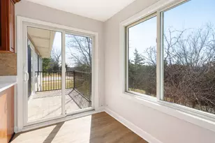 7000 Sussex Ct, Woodridge, IL 60517 - Photo 11