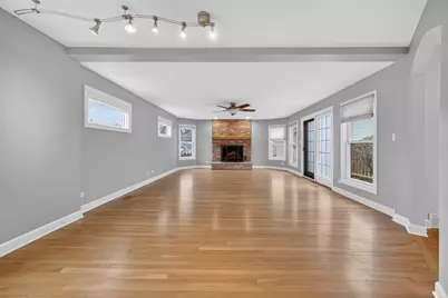 610 W Jefferson Avenue, Naperville, IL 60540 - Photo 11