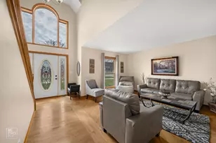 560 E Armitage Ave, Addison, IL 60101 - Photo 3