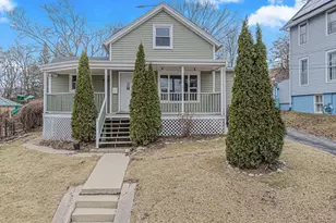 643 Wing St, Elgin, IL 60123 - Photo 1