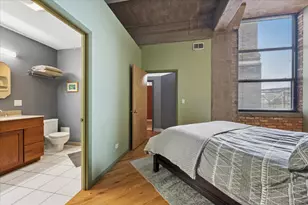 1800 W Roscoe St, Chicago, IL 60657 - Photo 15