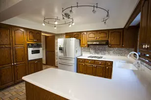 1610 Old Oak Pl, Darien, IL 60561 - Photo 7