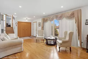 8640 Narragansett Ave, Burbank, IL 60459 - Photo 5