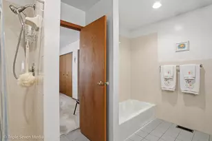 8640 Narragansett Ave, Burbank, IL 60459 - Photo 15