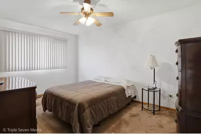 8640 Narragansett Avenue, Burbank, IL 60459 - Photo 19