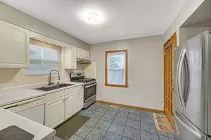 5438 S Sayre Ave, Chicago, IL 60638 - Photo 13