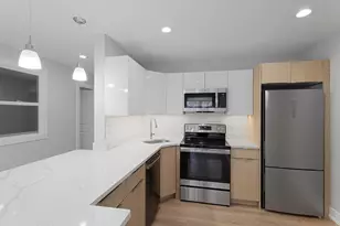 7070 N Sheridan Ave, Chicago, IL 60626 - Photo 3