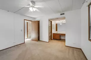 2220 Wharf Dr, Woodridge, IL 60517 - Photo 9