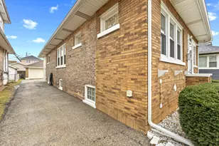 2610 Glos Ave, Bellwood, IL 60104 - Photo 19