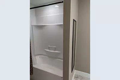 837 W Stephenson Street #Up, Freeport, IL 61032 - Photo 13