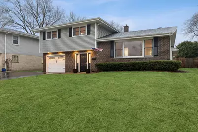 195 E Oak Glen Drive, Bartlett, IL 60103 - Photo 1