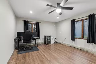 195 E Oak Glen Dr, Bartlett, IL 60103 - Photo 25