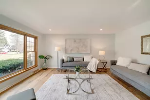 1341 Trinity Pl, Libertyville, IL 60048 - Photo 5