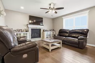 7 Boulder Dr, Carlock, IL 61725 - Photo 7