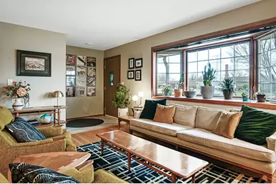 571 Dara James Road, Des Plaines, IL 60016 - Photo 5