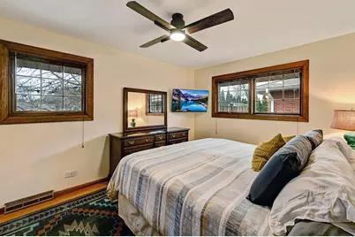 571 Dara James Road, Des Plaines, IL 60016 - Photo 13