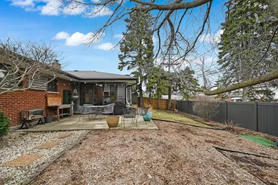 571 Dara James Road, Des Plaines, IL 60016 - Photo 3