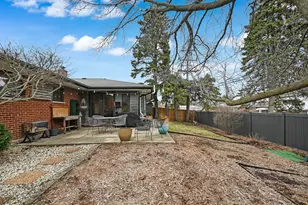 571 Dara James Rd, Des Plaines, IL 60016 - Photo 3