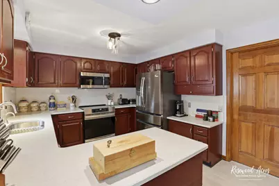 1240 Plum Creek Drive, Bourbonnais, IL 60914 - Photo 9